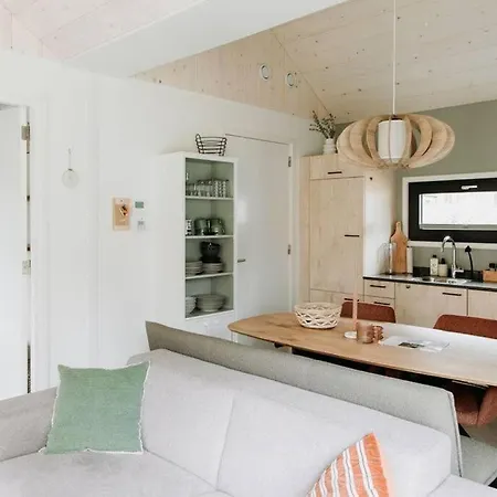 Kos I Tiny House Met Grote Tuin