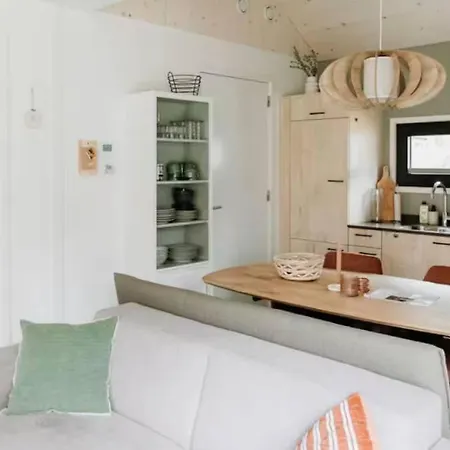 Kos I Tiny House Met Grote Tuin Nyaraló